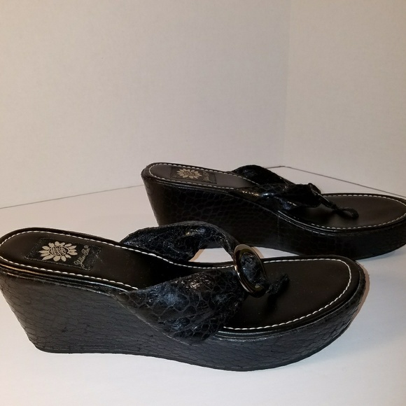 Yellow Box Sandals 💥💥💥PRICE LOWERED💥💥💥 - Picture 5 of 8